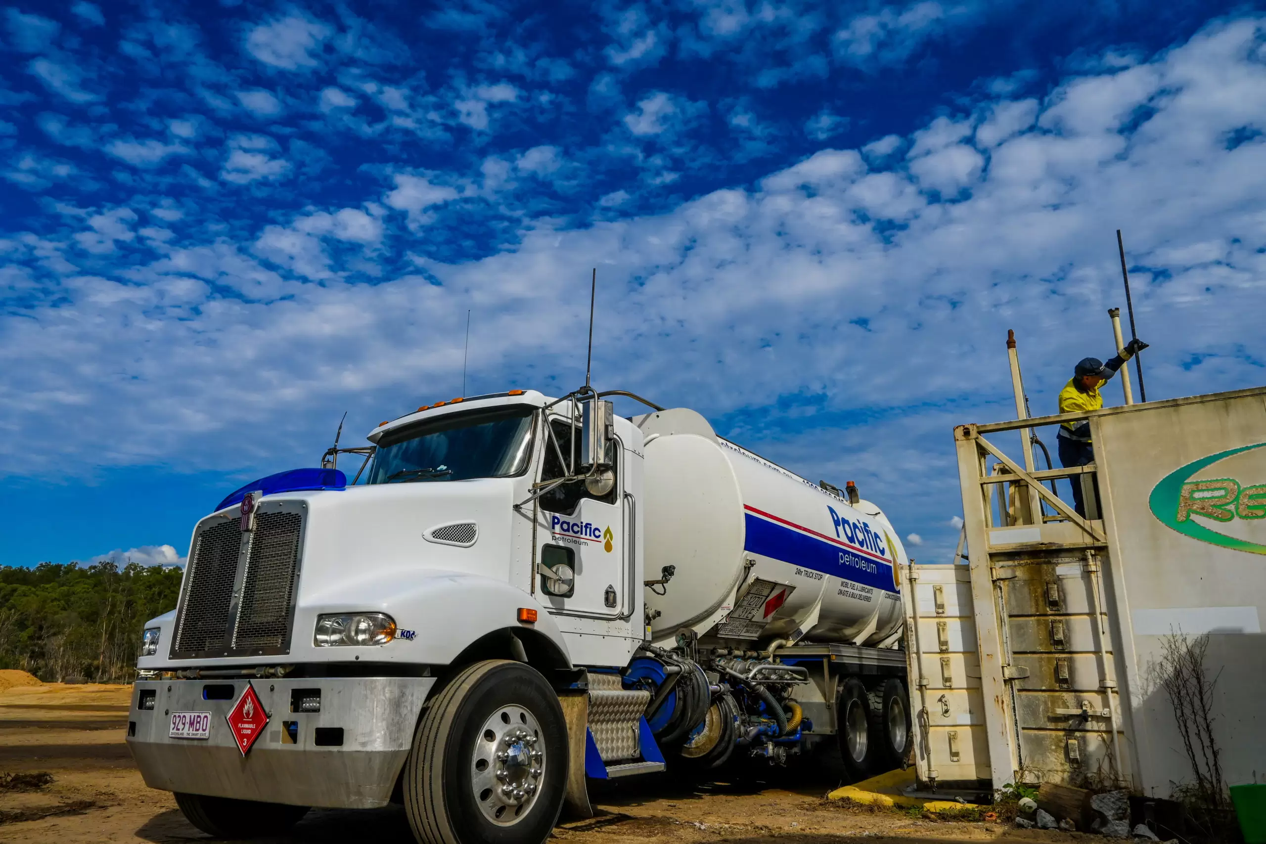 Fuel Distributor Truck